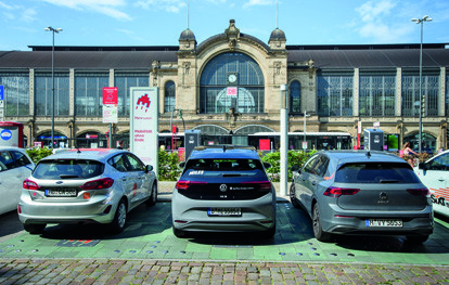 Hamburg will den Verzicht aufs Auto noch attraktiver machen: Bis 2024 soll die Anzahl der sogenannten „hvv switch“-Punkte mehr als verdoppelt werden.