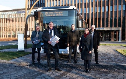 Christian Fischer, Geschäftsführer Harzer Verkehrsbetriebe GmbH; Jens Ludwigkeit, Key Account Manager Bus & Coach, Scania; Alexandra Wilbs, Area Manager Bus & Coach Sales, Scania; Hakon Björk, Commercial Director, Scania; Jonas Strömberg, Susta (Bild: Scania)