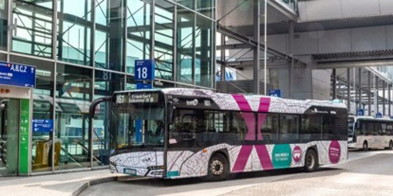 Vor gut einem Jahr hatte die Frankfurter Nahverkehrsgesellschaft traffiQ drei neue Schnellbuslinien zum Flughafen eingerichtet.