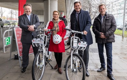 Neben Bus, Bim und U-Bahn kommen in Wien jetzt Leih-Fahrräder zum Fuhrpark hinzu. Pünktlich zu Frühlingsbeginn sind bereits ab 1. April die ersten 1.000 Räder im Einsatz.