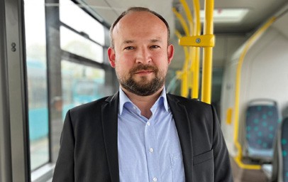 Martin Hulecki wird zum 1. Mai 2022 neuer kaufmännischer und technischer Geschäftsführer der In-der-City-Bus GmbH (ICB). Er teilt sich die Unternehmensführung mit Stephanie Schramm, die die Geschäftsbereiche Personal und Betrieb verantwortet.