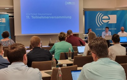 Die (((eTicket-Deutschland-Teilnehmerversammlung hat die insgesamt 20 Korrekturen und Serviceerweiterungen für die aktuelle VDV-Kernapplikation beschlossen. Diese werden jetzt durch den VDV eTicket Service in den Standard integriert und als Release 1.11.0 veröffentlicht.
