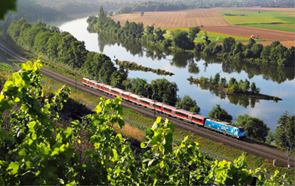 Seit heute (13. Juni 2022) steht die überarbeitete Bayern-Fahrplan-App als Beta-Version in den App-Stores für iOS und Android als „(Next) Bayern Fahrplan“ kostenfrei zur Verfügung. Die Bayerische Eisenbahngesellschaft (BEG) hat das Design und die Nutzerführung modernisiert und wird die App in den kommenden Monaten Schritt für Schritt funktional erweitern.