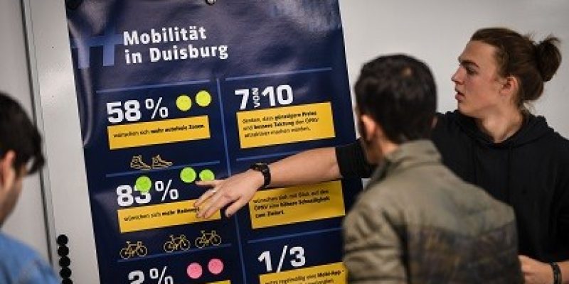 Bei den Zukunftsworkshops wurden die Ergebnisse der Forsa-Umfrage von den jungen Menschen in Duisburg aus der lokalen Perspektive diskutiert (Bild: DVV)