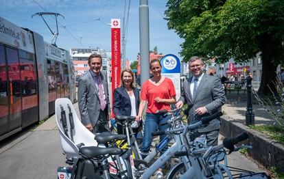 Seit 1. April 2022 ist das Wiener Leihradsystem WienMobil Rad in Betrieb und bereits ein voller Erfolg: In nicht einmal drei Monaten wurden bereits 55.000 Fahrten unternommen. Fast die Hälfte der geplanten Stationen sind aktiv, bis zum Herbst wird das System wie geplant weiter ausgerollt.