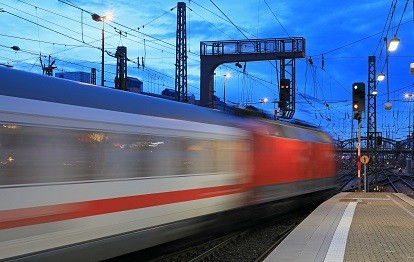 Zum Start der Beratungen zum Bundeshaushalt 2023 fordern der Verband der Bahnindustrie in Deutschland (VDB) e.V. und die Allianz pro Schiene ein deutlich stärkeres finanzielles Bekenntnis von der Regierung für die Schiene.