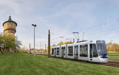 Stadler und die Hallesche Verkehrs-AG (HAVAG) haben einen Fahrzeugliefervertrag über 56 Straßenbahnen des Typs TINA abgeschlossen. Ab Ende 2025 sollen die ersten Bahnen dieser Serie durch die Saalestadt rollen.