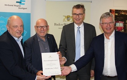 Thomas Moser, Winfried Hermann, Dr. Alexander Lahl, Heinz Eininger (v.l.n.r.). Bild: Ministerium für Verkehr Baden-Württemberg