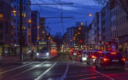 Unter dem Namen RheinTakt wollen Landeshauptstadt Düsseldorf und Rheinbahn den Nahverkehr in Düsseldorf stärken. Das Paket aus Verbesserungen im ÖPNV-Angebot mit kurzfristigem Umsetzungshorizont soll den Nahverkehr in Düsseldorf attraktiver machen und im Sinne der Mobilitätswende stärken.
