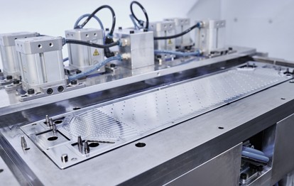 Mit dem Joint Venture „Innoplate“ treiben Schaeffler und Symbio die Industrialisierung einer wichtigen Schlüsselkomponente für Brennstoffzellensysteme voran. Die Partner erhielten nun die für die Gründung erforderlichen behördlichen Freigaben und starten ihre gemeinsamen Aktivitäten, um ab 2024 Bipolarplatten in großen Stückzahlen herzustellen.