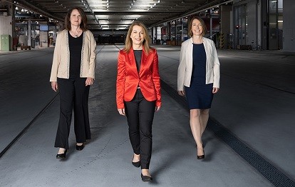 Von links nach rechts: Petra Hums, Alexandra Reinagl und Gudrun Senk (Bild: Wiener Linien / Luiza Puiu)