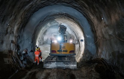 Die Tiefbauarbeiten zum Öffi-Ausbau U2xU5 schreiten zügig voran. Seit Juni dieses Jahres haben die Bauteams der Wiener Linien bei der Station Rathaus rund 300 neue Tunnelmeter in bis zu 20 Meter Tiefe errichtet.