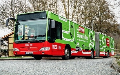 REWE und Deutsche Bahn starten Einkaufs-Bus für ländliche Gebiete (Bild: Deutsche Bahn AG / Dominik Schleuter)