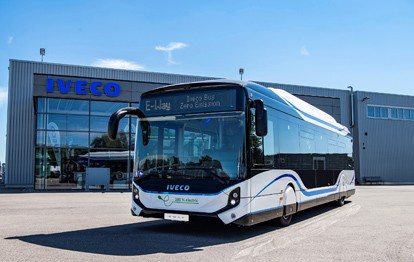 Iveco Bus hat einen Auftrag von Busitalia über die Lieferung von 150 vollelektrischen Stadtbussen erhalten. Dieser bedeutende Rahmenvertrag für E-WAY Busse ist der größte, den Iveco Bus bisher in Italien unterzeichnet hat.