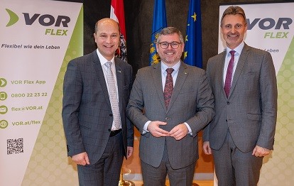 v.l.n.r.: Johannes Pressl, Präsident des NÖ Gemeindebunds, Mobilitätslandesrat Ludwig Schleritzko und VOR-Geschäftsführer Wolfgang Schroll (Bild: NLK / Burchhart)