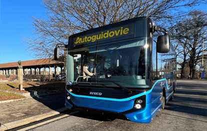 Über einen Zeitraum von drei Jahren liefert Iveco Bus insgesamt 120 Plug-in-Niederflurbusse des Modells E-WAY an die Autoguidovie Group. Die Elektrobusse kommen dabei in allen Regionen zum Einsatz, die die Autoguidovie Group abdeckt.