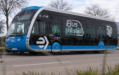 Dienstag (7.9.2023) wurde in Madrid der erste Bus-Rapid-Service vorgestellt, der den Betrieb in der Stadt im März aufnehmen wird.