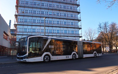 In wenigen Wochen erwarten die Stadtwerke Tübingen die Lieferung von sechs neuen MAN Elektro-Gelenkbussen. Im Frühjahr sollen sie dann in den Linienbetrieb starten.