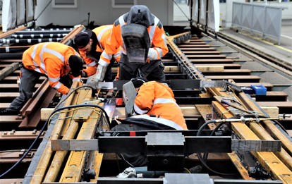 Die Kölner Verkehrs-Betriebe (KVB) intensivieren ihr Programm zur Erneuerung der Schieneninfrastruktur, um die Qualität des Stadtbahnverkehrs zu sichern und eine tragfähige Grundlage für die Verkehrswende zu schaffen.