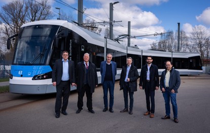 Die Stadtwerke Ulm/Neu-Ulm (SWU) erweitert ihren Fuhrpark um sechs weitere Straßenbahnfahrzeuge vom Typ Avenio M. Bislang fahren 12 Fahrzeuge dieses Modells für die SWU.