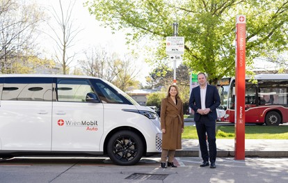 Seit April 2023 sind auf Wiens Straßen nun insgesamt 100 WienMobil-Fahrzeuge in allen Bezirken unterwegs, darunter neuerdings auch 20 E-Transporter.