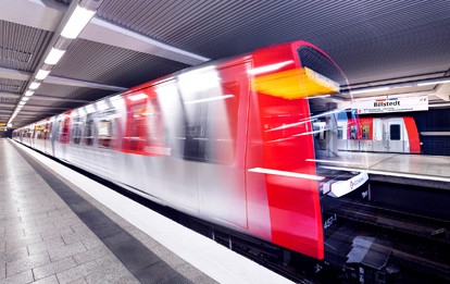 Das von der Hamburger Hochbahn AG (HOCHBAHN) gestartete Projekt U-Bahn100 hat mit den ersten erfolgreichen Testfahrten einen wichtigen Meilenstein erreicht.