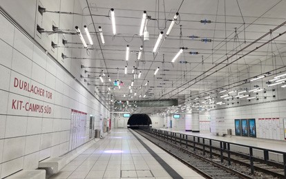 Für das herausragende Lichtkonzept ihrer sieben Tunnelhaltestellen wurden die Verkehrsbetriebe Karlsruhe (VBK) am Sonntagabend in Barcelona von der UITP mit dem Design-Award ausgezeichnet.