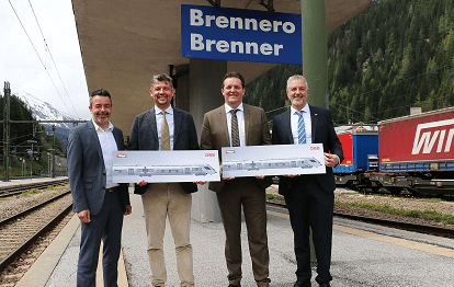 Kooperation für grenzüberschreitenden Zugverkehr: (v.li.) STA-Generaldirektor Joachim Dejaco, der Südtiroler Mobilitätslandesrat Daniel Alfreider, LR René Zumtobel und Werner Dilitz (Regionalmanager Tirol ÖBB PV AG). Bild: LPA Südtirol