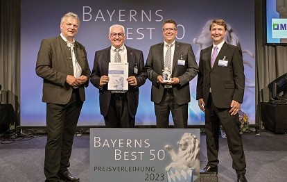 Die Munk Group ist erneut mit dem Preis Bayerns Best 50 ausgezeichnet worden. Von links: Wirtschaftsstaatssekretär Roland Weigert, Ferdinand Munk (Inhaber und Geschäftsführer Munk Group), Alexander Werdich (ebenfalls Geschäftsführer) und Marcus von Goldacker, Partner der Wirtschaftsprüfungsgesellschaft Mazars GmbH, als Vertreter der Jury (Bild: Studio SX Heuser)