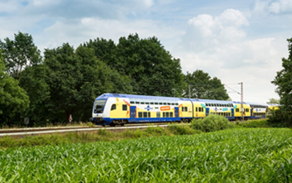 Vorgestern Abend (7.8.2023) hat der Brand in einem Schaltkasten eines metronom-Zuges zur Evakuierung der Fahrgäste im Bahnhof Hamburg-Harburg geführt.