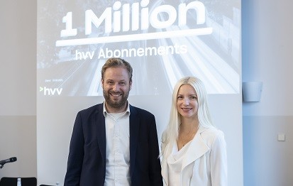 Senator Anjes Tjarks und hvv-Geschäftsführerin Anna-Theresa Korbutt (Bild: hvv)
