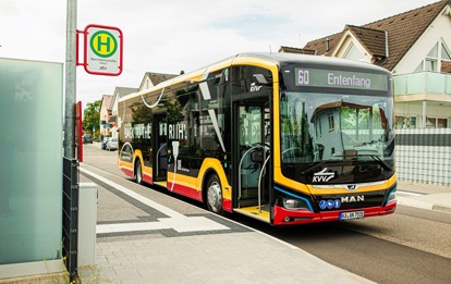 Die Verkehrsbetriebe Karlsruhe setzen ab Anfang Dezember erstmals moderne Elektrobusse vom Hersteller MAN Truck & Bus im Linienbetrieb ein.