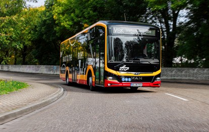 Die Verkehrsbetriebe Karlsruhe (VBK) fahren ab dem 10. Dezember in der Stadt auch auf der Straße elektrisch.