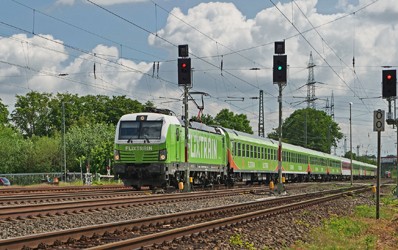 Das vor einem Jahr gestartete Pilotprojekt zwischen dem Fernverkehrsanbieter FlixTrain und dem Deutschlandtarifverbund (DTVG) geht in die zweite Runde.