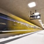 Bahnsteigplatten am Bahnhof Unter den Linden bekommen finale Bearbeitung