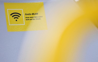 Ab sofort ist die Straßenbahn-Flotte der Berliner Verkehrsbetriebe (BVG) zu 100 Prozent mit dem kostenlosen BVG Wi-Fi ausgestattet. Dafür wurden in den letzten Monaten alle insgesamt 381 Fahrzeuge entsprechend nachgerüstet.