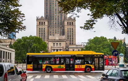 Solaris Bus & Coach und MZA Warszawa haben einen Vertrag über die Lieferung von 12 Elektrobussen des Typs Urbino 12 electric unterzeichnet. Insgesamt hat Solaris bereits 152 E-Busse in die Hauptstadt geliefert.