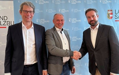 Von links: Geschäftsführer des Salzburger Verkehrsverbunds, Johannes Gfrerer, Landesvorsitzender der Gewerkschaft vida, Friedrich Schinagl und Landeshauptmann-Stellvertreter Stefan Schnöll (Bild: Land Salzburg / Büro Schnöll)