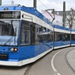 Erste sanierte Rostocker Straßenbahn wieder im Einsatz
