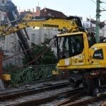 Gleisbettsauger in Wien umgekippt