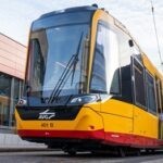 Erstes VDV-TramTrain-Fahrzeug für die AVG in Karlsruhe angeliefert