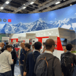 Einsteigen bitte: EAO zeigt auf der InnoTrans HMI Lösungen für entspannte Bahnreisen